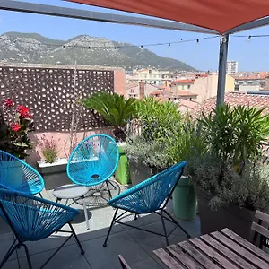 https://appartement-centre-historique-avec-grande-terrasse-plein-ciel.fr-provencehotel.com